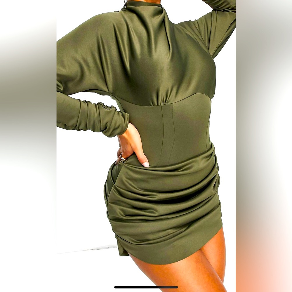 Beautiful and flattering mini dress!